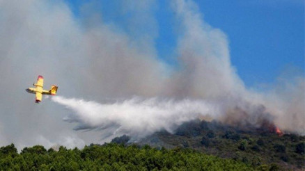 Bombeiros italianos combatem incndio durante dez dias