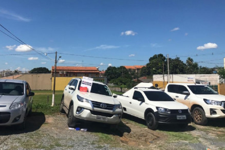 Os carros apreendidos na manh desta sexta-feira pelos PMs do 10 Batalho