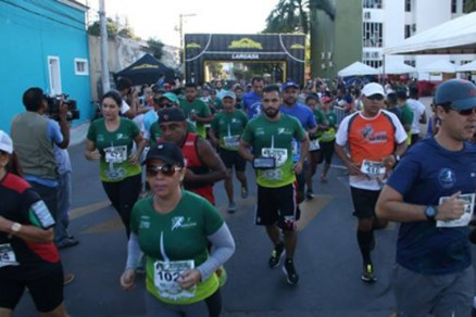 Participantes percorreram 7,5 km pelas ruas de Cuiab 