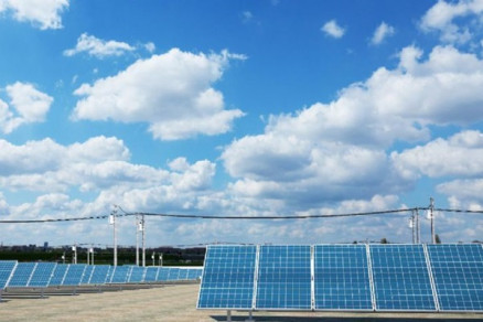 Energia produzida pelas placas solares  encaminhada para a rede de mdia tenso