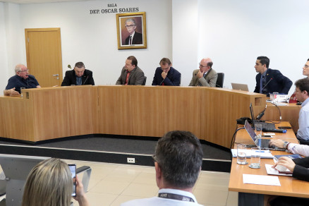 Comisso est suspensa at contratao de especialista