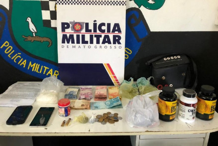 Material apreendido na residncia da suspeita detida