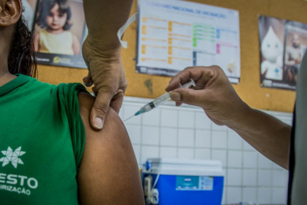 A vacina deve ser aplicada em gestantes atendidas no pr-natal a partir da 20 semana de gestao