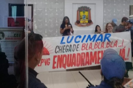 Servidores municipais pedem por enquadramento de carreira para educao e sade
