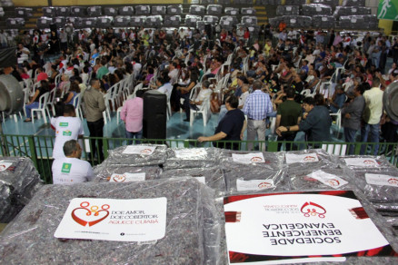 Cobertores so distribudos para mais de 10 mil famlias