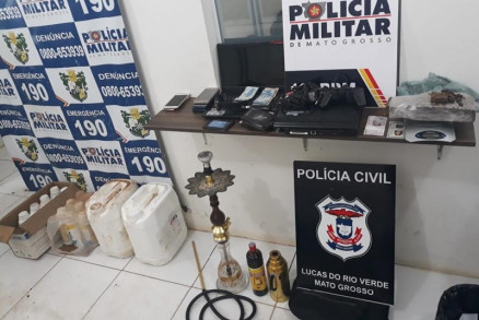 Droga e defensivo agrcola estavam escondidos dentro do forro da casa