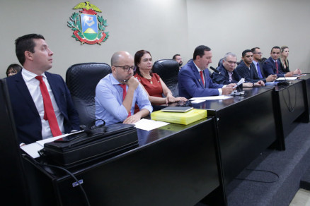 Mesa da audincia pblica, que foi proposta pelo deputado Valdir Barranco