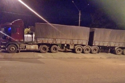 A carreta Scania tinha sido roubada em Rondonpolis e foi recuperada em Vrzea Grande