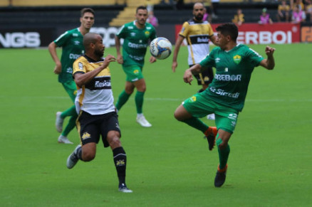 Gol de Junior Todinho, aos 48 do segundo tempo, deu a primeira vitria Cuiab na histria da Srie B