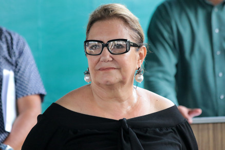 A secretria Cely Almeida, diz que rescindir imvel