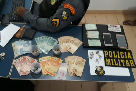 PM apreendeu ainda pores de drogas, R$ 3.536 e diversos eletroeletrnicos