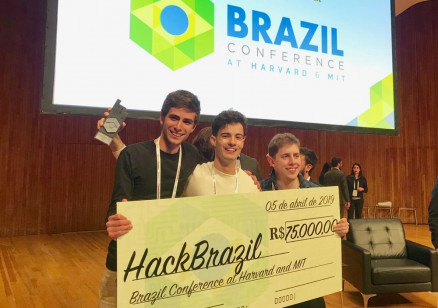 O estudante de Cincia da Computao Igor Marinelli e dois scios ganharam um prmio com a criao de um software que calcula as chances de uma pessoa desenvolver alguma doena crnica
