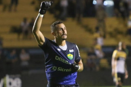 O goleiro Victor Souza, do Cuiab Esporte Clube