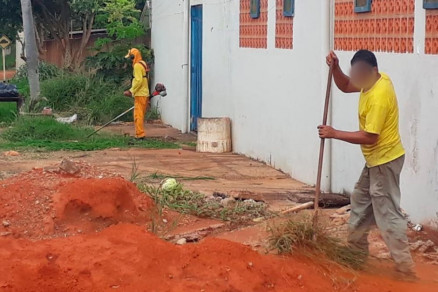 Horta tambm foi reativada, com a limpeza e montagem dos canteiros e plantio das sementes