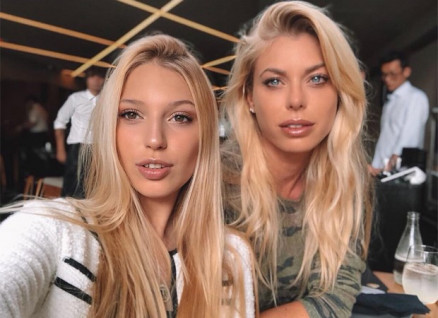 Carol Bittencourt (dir) e a filha, Isabelle Bittencourt