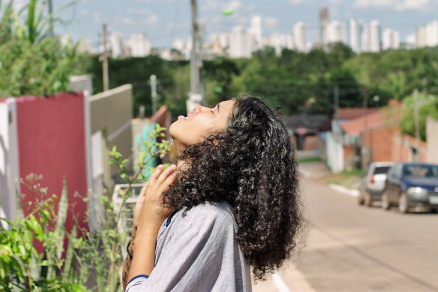 CineSesc Arsenal exibe os curtas Confirmou presena (2016, 26) e, A gente nasce s de me (2017, 20), de Caru Roelis