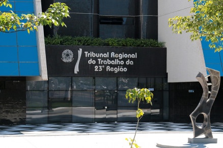 Fachada do Tribunal Regional do Trabalho em Cuiab