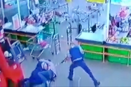 Imagens das cmeras de segurana flagraram a ao no Supermercado Atacado