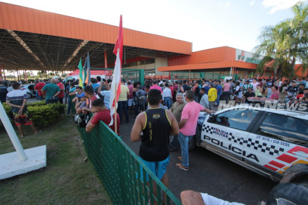 Funcionrios e clientes saram correndo pelos fundos do Atacado