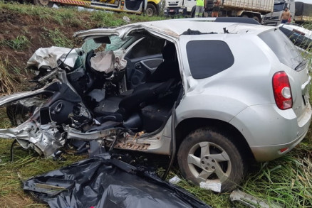 Carro ficou completamente destrudo aps acidente