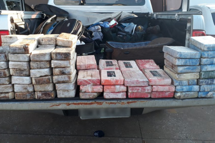 Droga era transportada em caminhonete e caminh�o, segundo a pol�cia