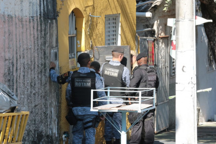 Policiais militares cercaram a casa do bombeiro, no Boa Esperana