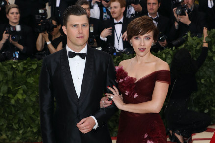  Scarlett Johansson com o namorado, o comediante Colin Jost