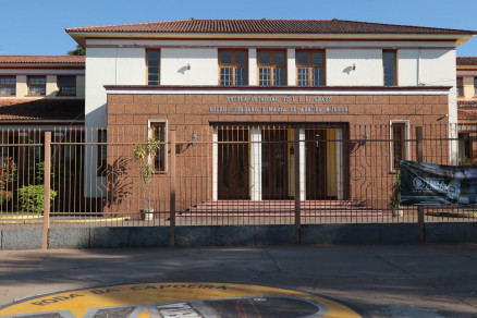 A fachada da Escola Estadual Liceu Cuiabano, que rebateu criticas por meio de nota