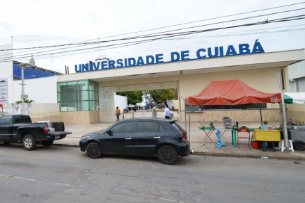 Universidade est� proibida de fazer reajustes