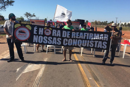 Paralisao ocorre na BR-364; ato foi organizado pela categoria