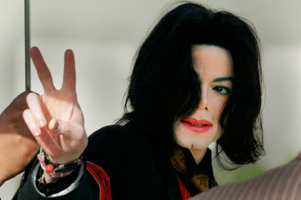Michael Jackson em maio de 2005, comparecendo a um tribunal na Califrnia para se defender de acusao de pedofilia
