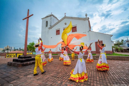 Grupo de siriri  uma das atraes da festa religiosa