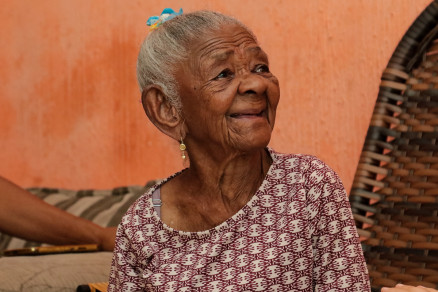 Maria Pedrosa vive com a famlia da sobrinha, Evarista Costa, no Bairro Osmar Cabral 