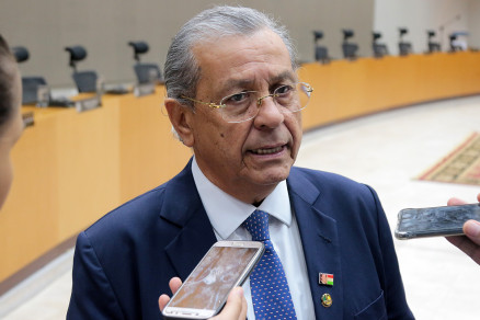 O senador Jayme Campos, que faz defesa da Ferronorte