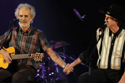 O espetculo Amizade Sincera de Renato Teixeira e Sergio Reis  destaque da noite de abertura do 34 Festival de Inverno de Chapada dos Guimares -
