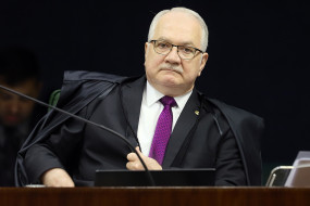 Cpulas buscam reduzir tenso com nova lei aps blindagem a ministros