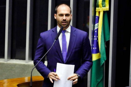 O deputado federal Eduardo Bolsonaro, que se afastou do cargo