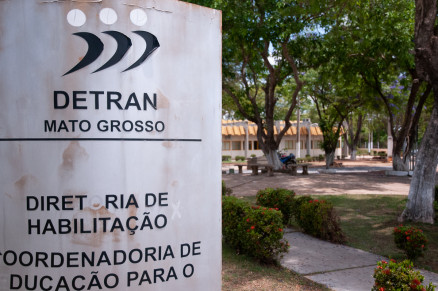  O horrio de atendimento para servios exclusivamente presenciais passa a ser das 8h s 13h