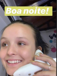 Larissa Manoela ganhou um vibrador de presente de Ingrid Guimares 