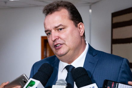 O primeiro-secretrio da AL, Max Russi: 