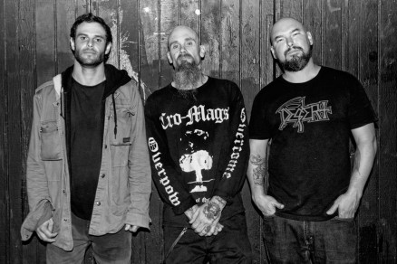 Mondo Generator foi formado em 1997, pelo ex-baixista do Queens Of The Stone Age e Kyuss, Nick Oliveri