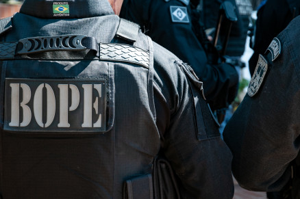 Traficantes trocam tiros com o Bope no Altos da Serra e dois so mortos