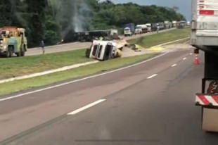 DIAMANTINO: Uma pessoa morre em acidente entre duas carretas e um carro na BR-163