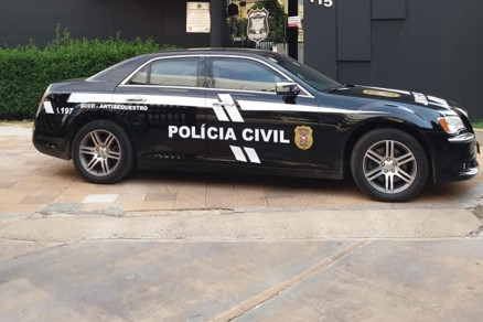 O carro de Frederico Muller j est envelopado com a logo da Polcia Civil