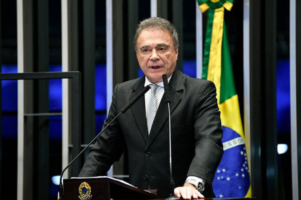 O senador lvaro Dias, lder do Podemos no Senado: apoio  Selma