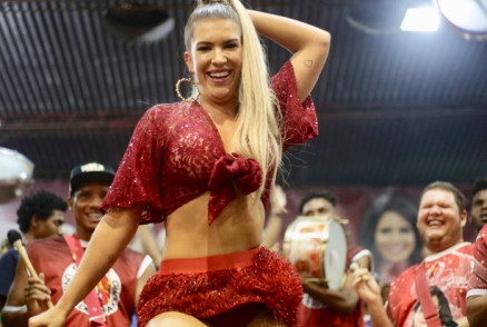 Lorena  musa da Viradouro 