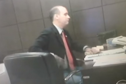 O deputado Carlos Azambuja: dinheiro na pasta e no palet�