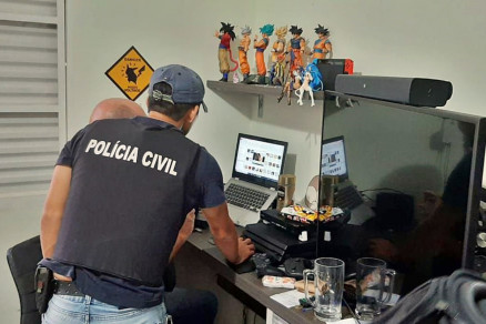 Pol�cia Civil cumpre mandado de busca e apreens�o em Londrina, no Paran�, no �mbito da opera��o Luz na Inf�ncia 