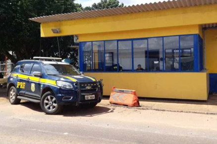 Policiais da PRF prenderam o suspeito e o encaminharam � Delegacia de Pol�cia