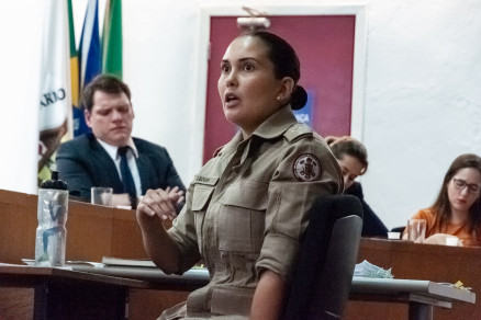 A tenente Izadora Ledur que  acusada de provocar morte de aluno